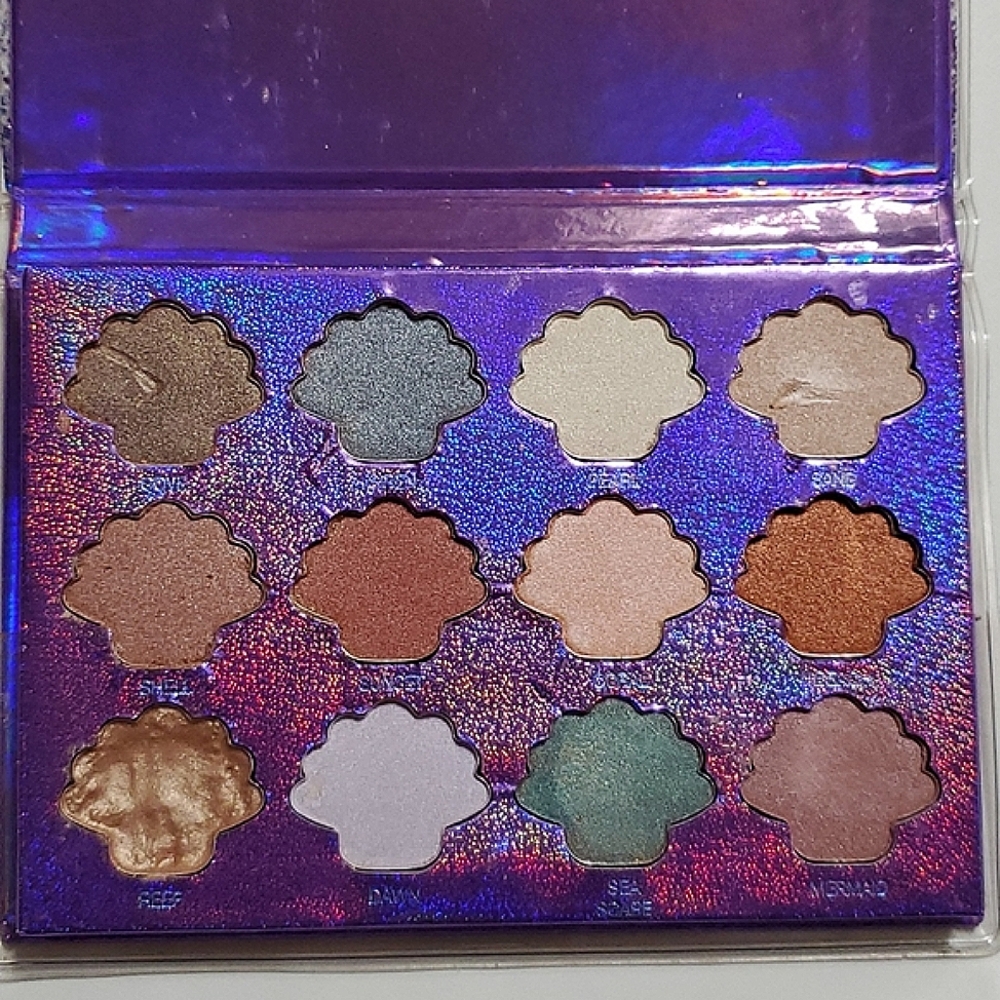 Eyeshadow Palette by Beauty Concept 20 Count
